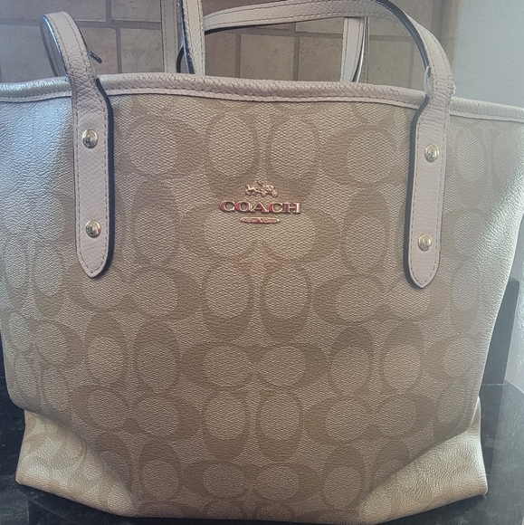 Purse - Picture 1 of 1